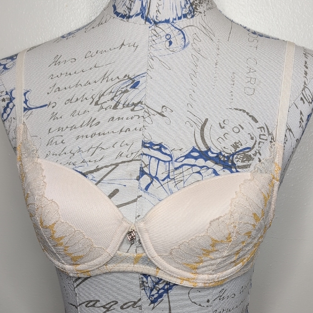 Third Love Elegant Cream Lace Bra Size 34A.5 Underwired